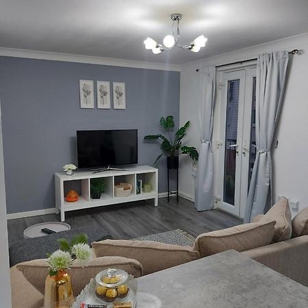 Lovely 1-Bedroom Condo With Parking On Premises Minworth 외부 사진