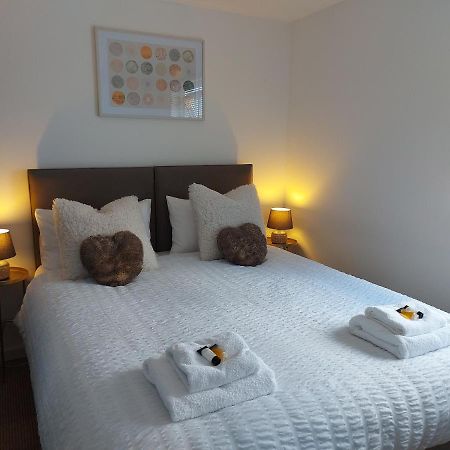 Lovely 1-Bedroom Condo With Parking On Premises Minworth 외부 사진