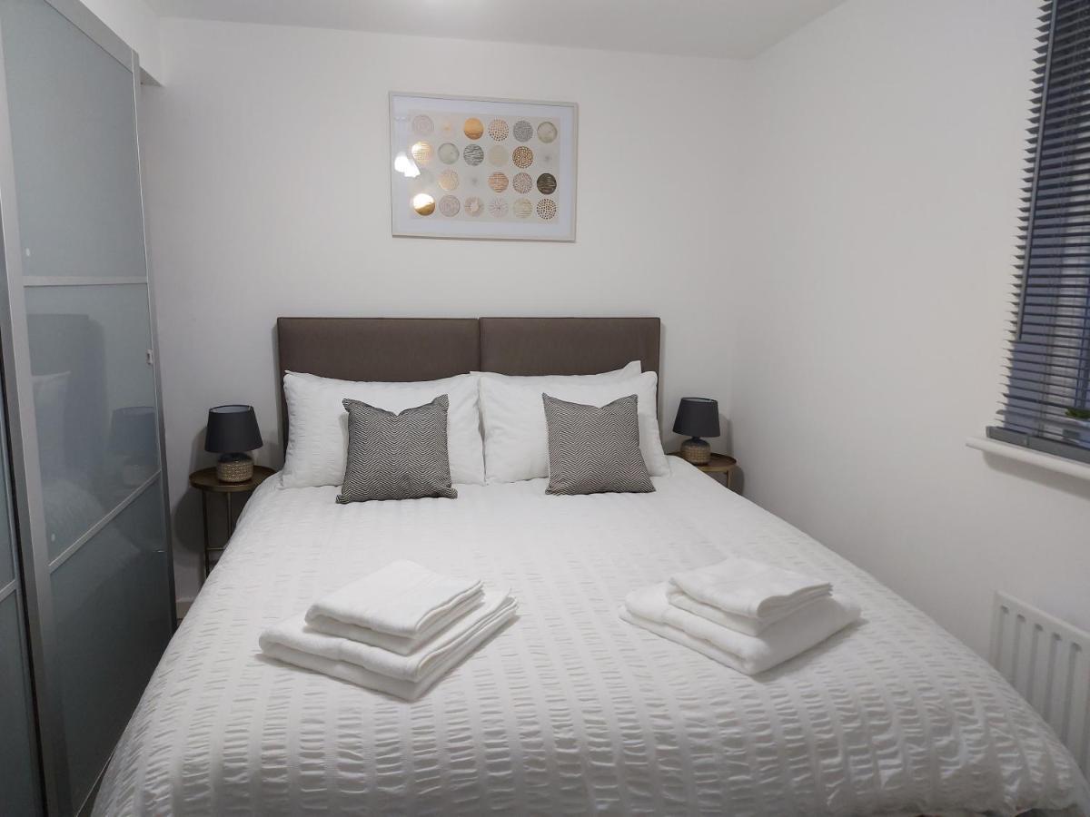 Lovely 1-Bedroom Condo With Parking On Premises Minworth 외부 사진
