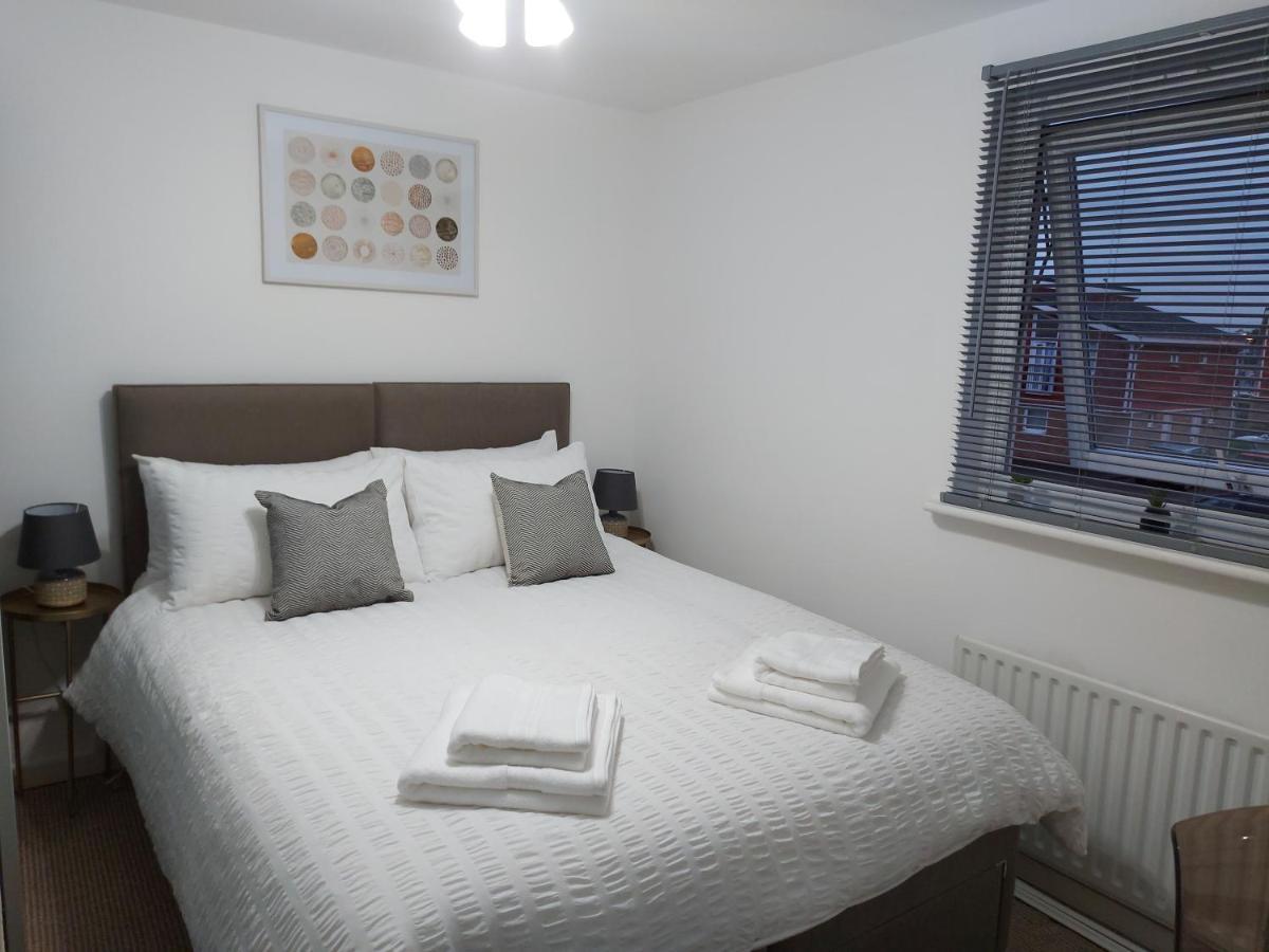 Lovely 1-Bedroom Condo With Parking On Premises Minworth 외부 사진
