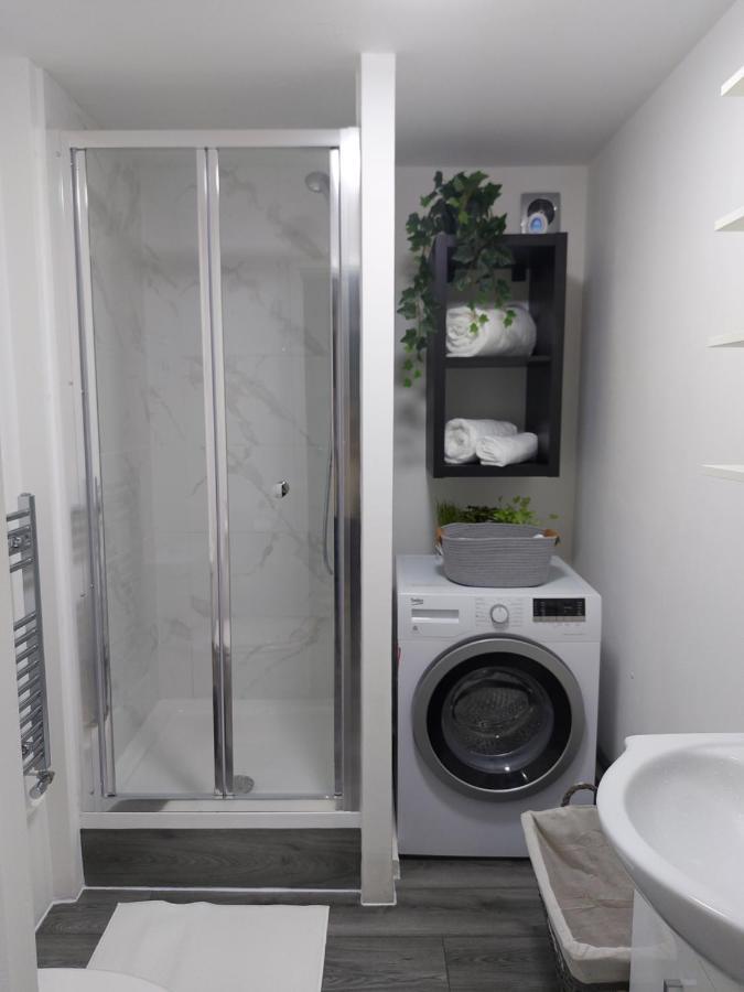 Lovely 1-Bedroom Condo With Parking On Premises Minworth 외부 사진