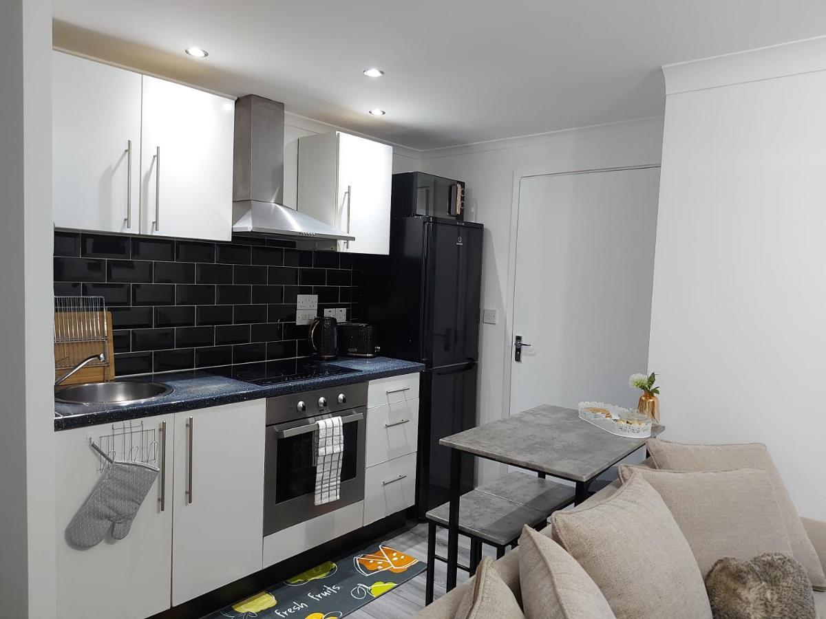 Lovely 1-Bedroom Condo With Parking On Premises Minworth 외부 사진