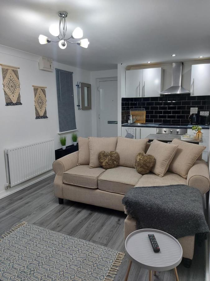 Lovely 1-Bedroom Condo With Parking On Premises Minworth 외부 사진