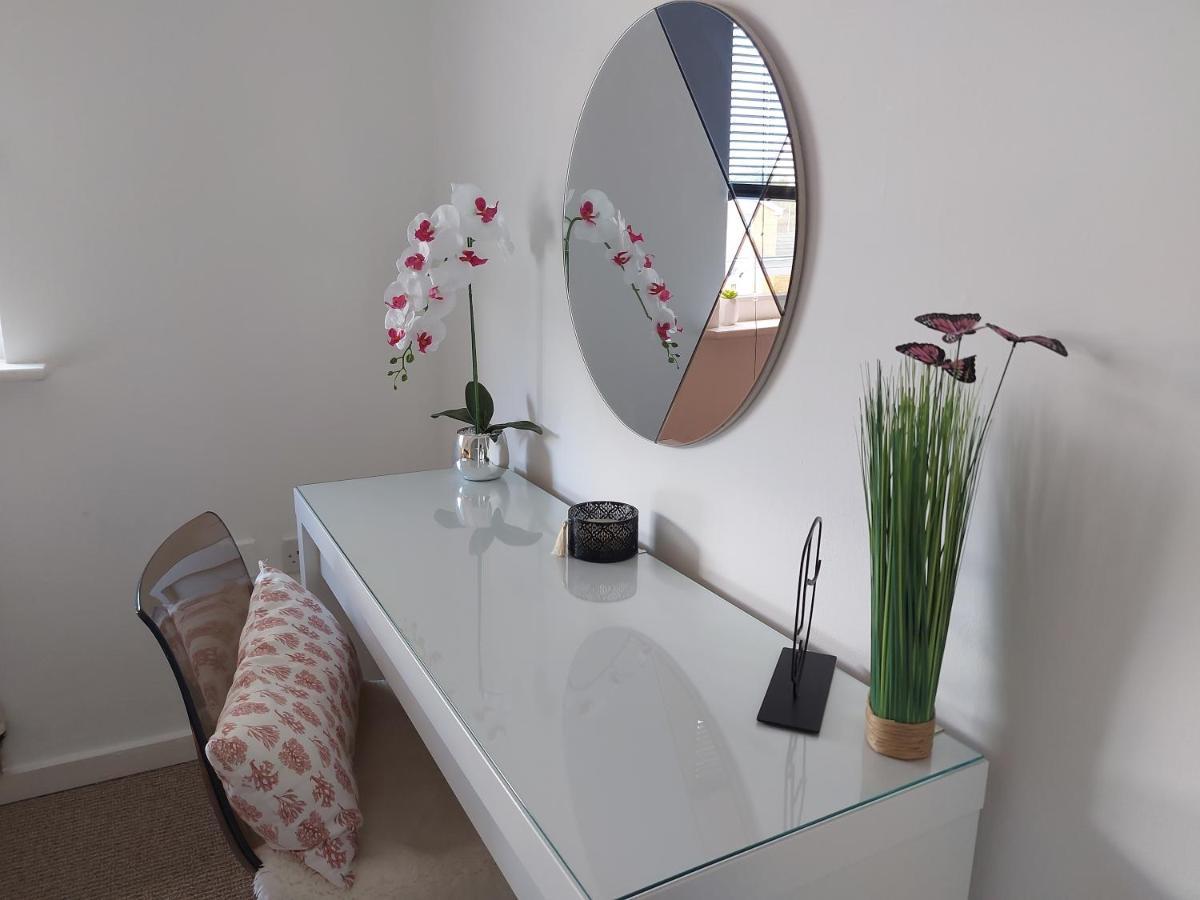 Lovely 1-Bedroom Condo With Parking On Premises Minworth 외부 사진