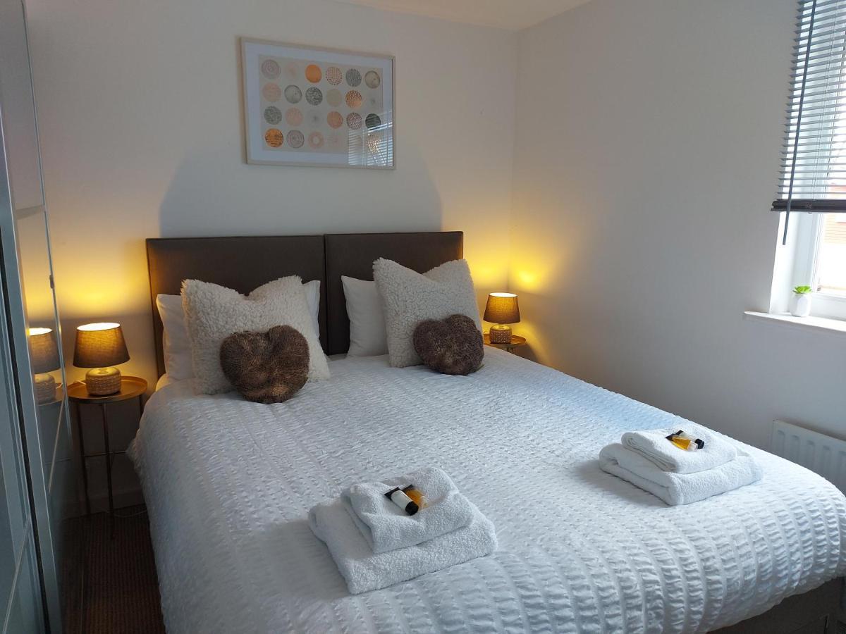 Lovely 1-Bedroom Condo With Parking On Premises Minworth 외부 사진